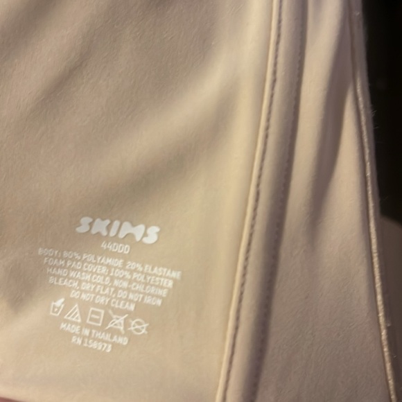 Skims Fits Everybody Strapless Bra - Picture 5 of 5